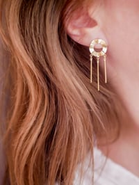 Image 5 of Petites Boucles d'Oreilles Clous JANELLE Dorée