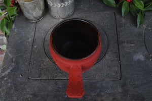 Image of Red handled cup- Tasse à anse rouge