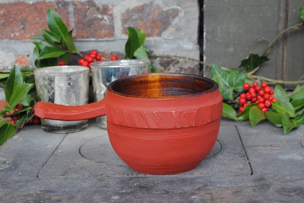 Image of Red handled cup- Tasse à anse rouge
