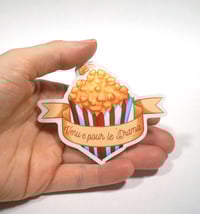 Image 2 of Sticker "Venu.e pour le drama"