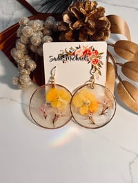 Image 5 of Pressed Nemesia on Capiz Shells