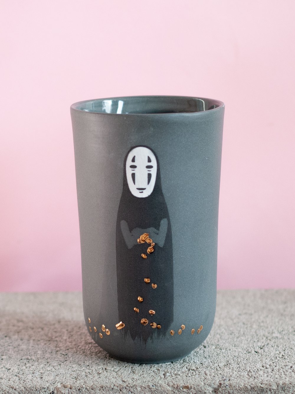 Image of No-Face-Vase
