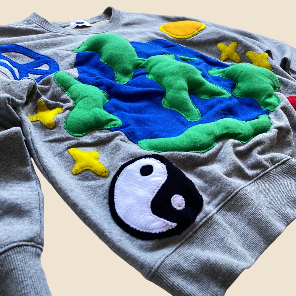 REWORKED 3D PUFF EARTH SWEATSHIRT SIZE S