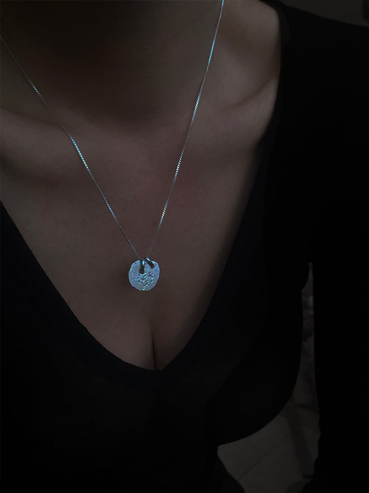 KEEP THE VALUES OF FREEDOM
AND ALWAYS REMEMBER THINGS CHANGE
LIKE THE EVER CHANGING CLOUDS

The little cloud necklace features a sterling silver 50cm venetian link chain with a cloudy textured pendant unsymmetrically held by two bold oval rings.

Each little cloud is an unique shape and is organically formed.