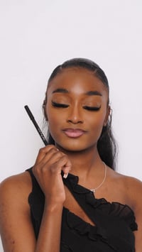 Image 2 of Lip liner
