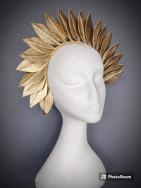 Image 2 of 'Aphrodite' leather crown in gold