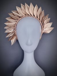 Image 1 of 'Aphrodite' leather crown in Rose gold
