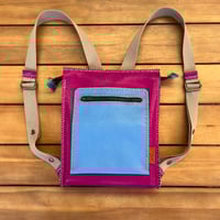 Image 3 of Mochila violeta y azul