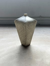 Image 2 of Tapered vessel with drawn decoration 9.5cm