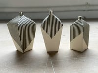 Image 3 of Vessels with stripe (3 variations)
