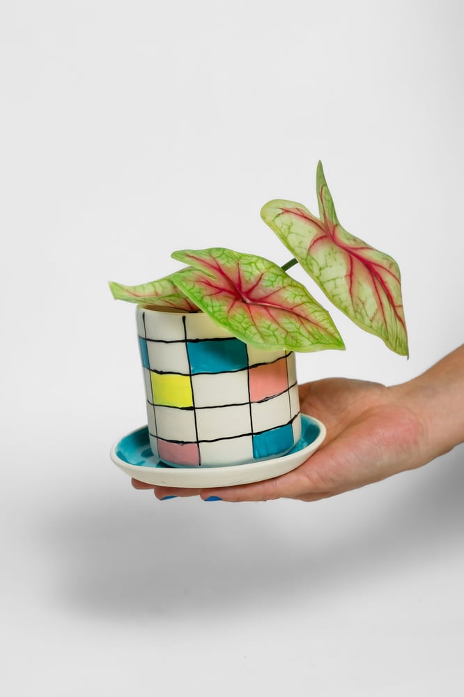 Image of Vases with plate