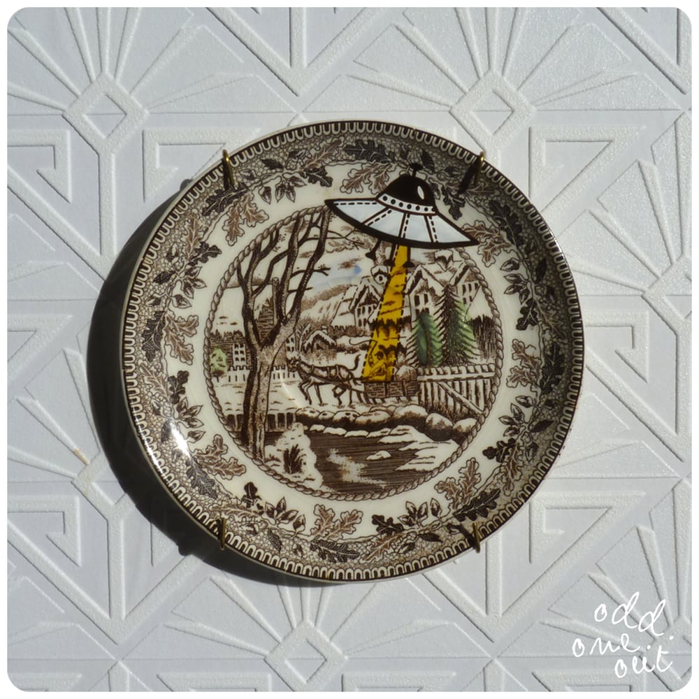 Image of UFO - Hand Painted Vintage Plate