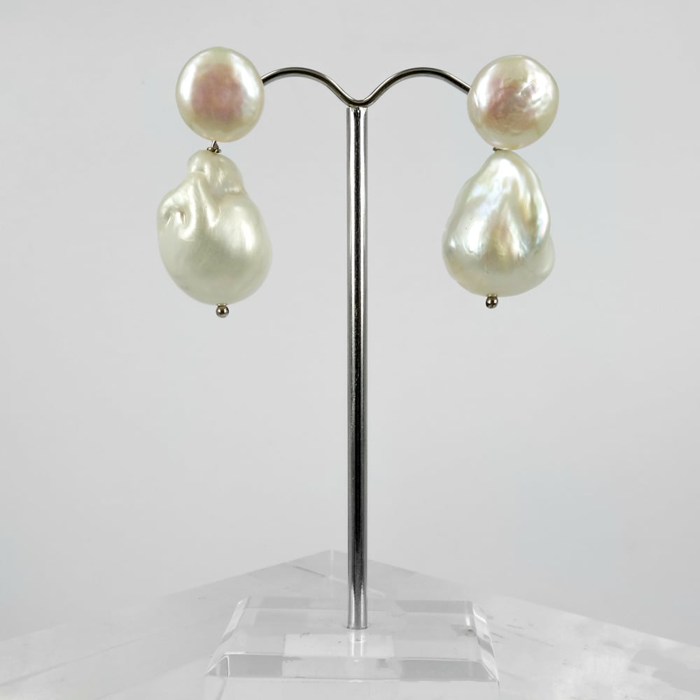 Image of Large baroque pearl drop earrings. M3037