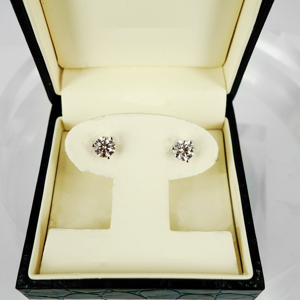 Image of Stunning large lab grown diamond stud earrings. 2 = 2ct DVS2 XXX total weight. PJ6049