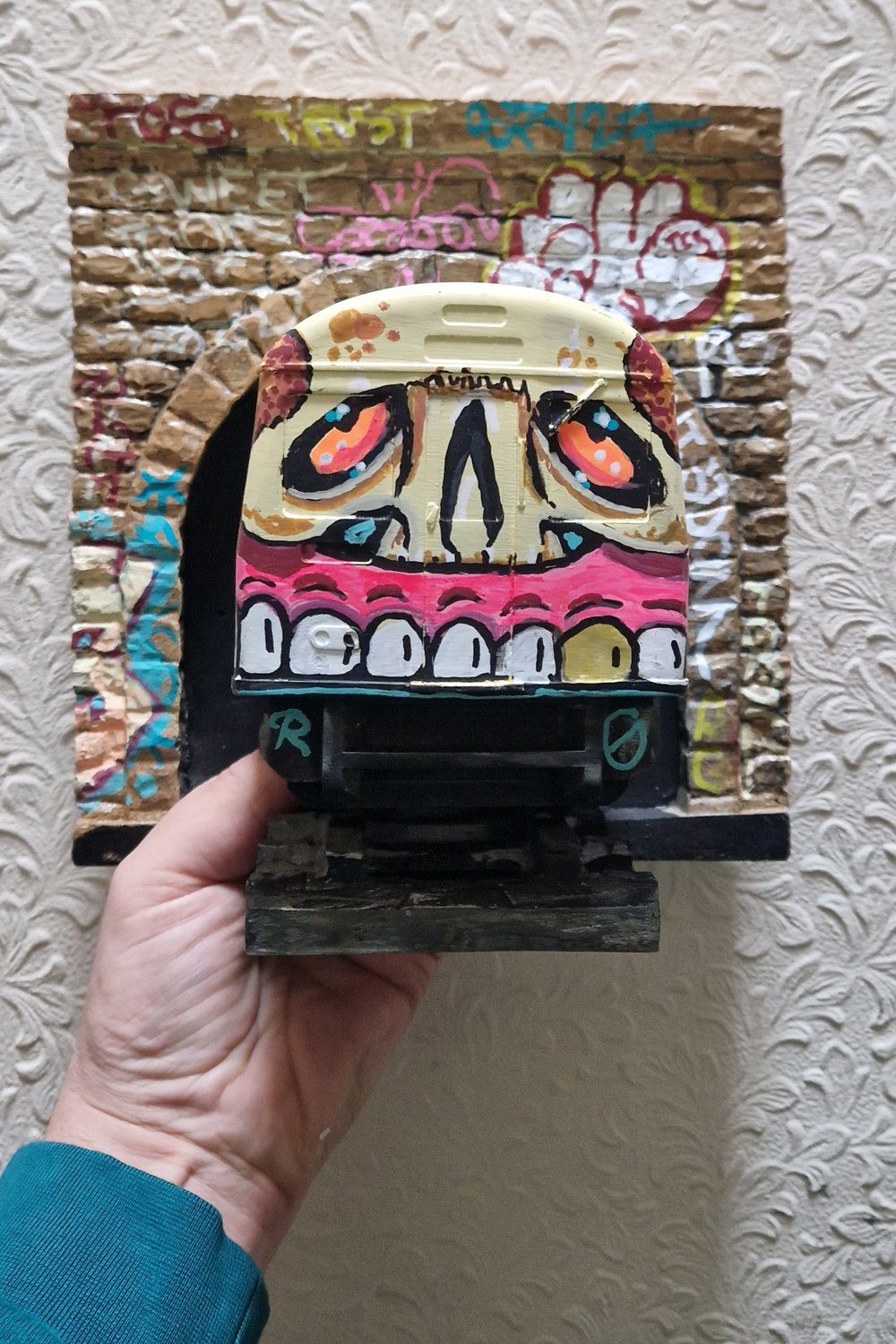 SKULL Train (resin London underground)