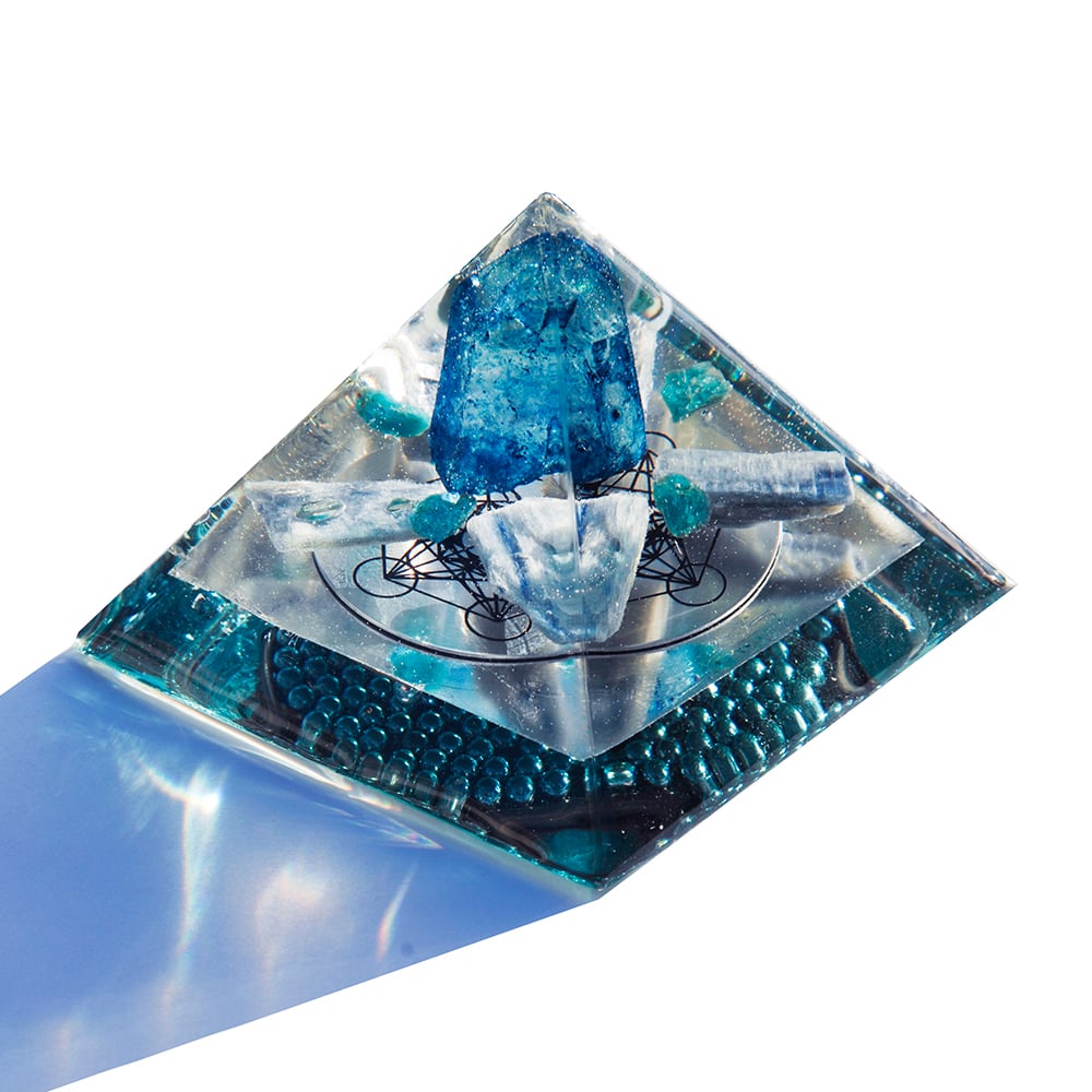 Image of Medium:  Blue Brazilian Quartz/Apatite/Blue Kyanite/ Metatron's Cube/SL - 9