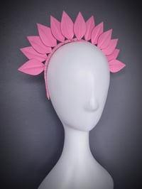 Image 2 of 'Kim' crown in barbie pink