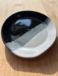 Image 2 of black, white and gray spoon rest, small