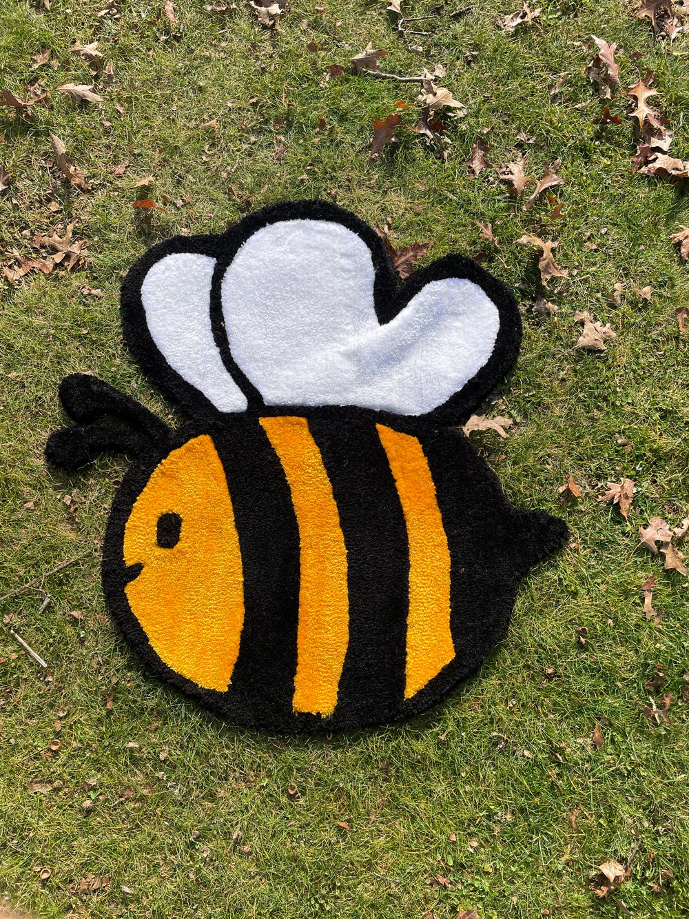 Image of BUMBLE BEE (3 X 2'3/4FT)