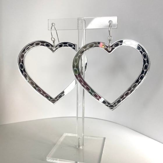 Image of Chain Hearts