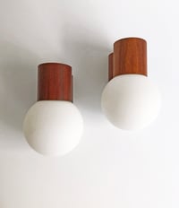 Image 3 of //VENDIDOS//  PAREJA DE APLIQUES DE MADERA CON GLOBO 