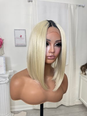 Image of Blonde Bob (ready to ship)