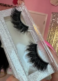 Image 4 of Double stacked lashes (Aaliyah)