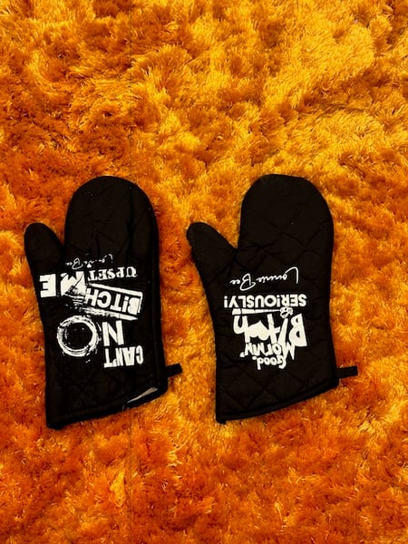 Image of Lonnie Bee's Black & White Oven Mittens 
