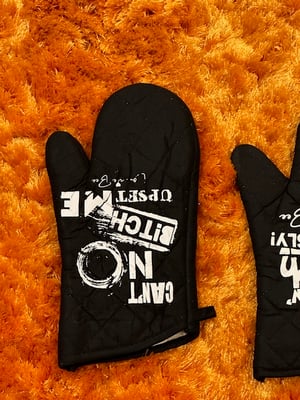 Image of Lonnie Bee's Black & White Oven Mittens 