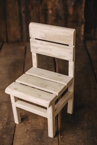 Image 3 of Chair in antik white