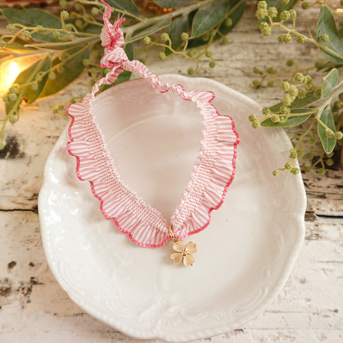 Image of Bracelet volanté vichy rose dans un cracker de Noël