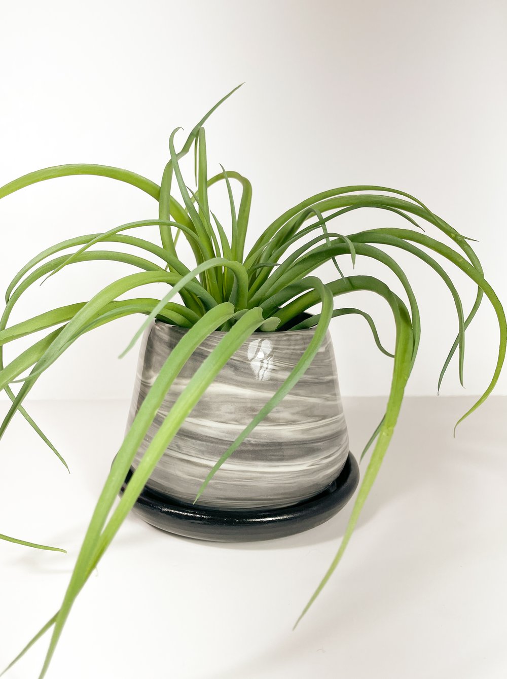 Image of Medium/Small Grey and White Marble Planter w/Tray