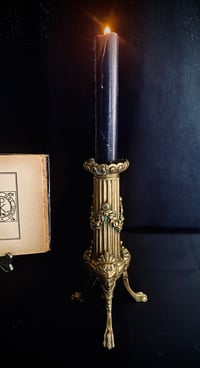 Image 3 of Bougeoir Napoléon III en bronze doré massif, pattes de lion et têtes de femmes