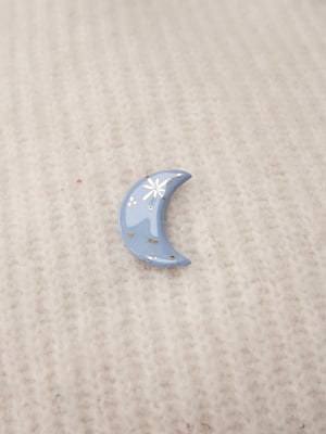 Image of Pin's Laly blue
