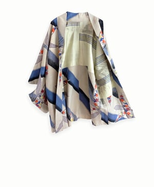 Image of Kort kimono af sand/blå helsilke med bambusblade