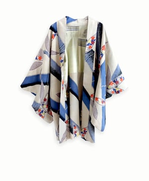 Image of Kort kimono af sand/blå helsilke med bambusblade