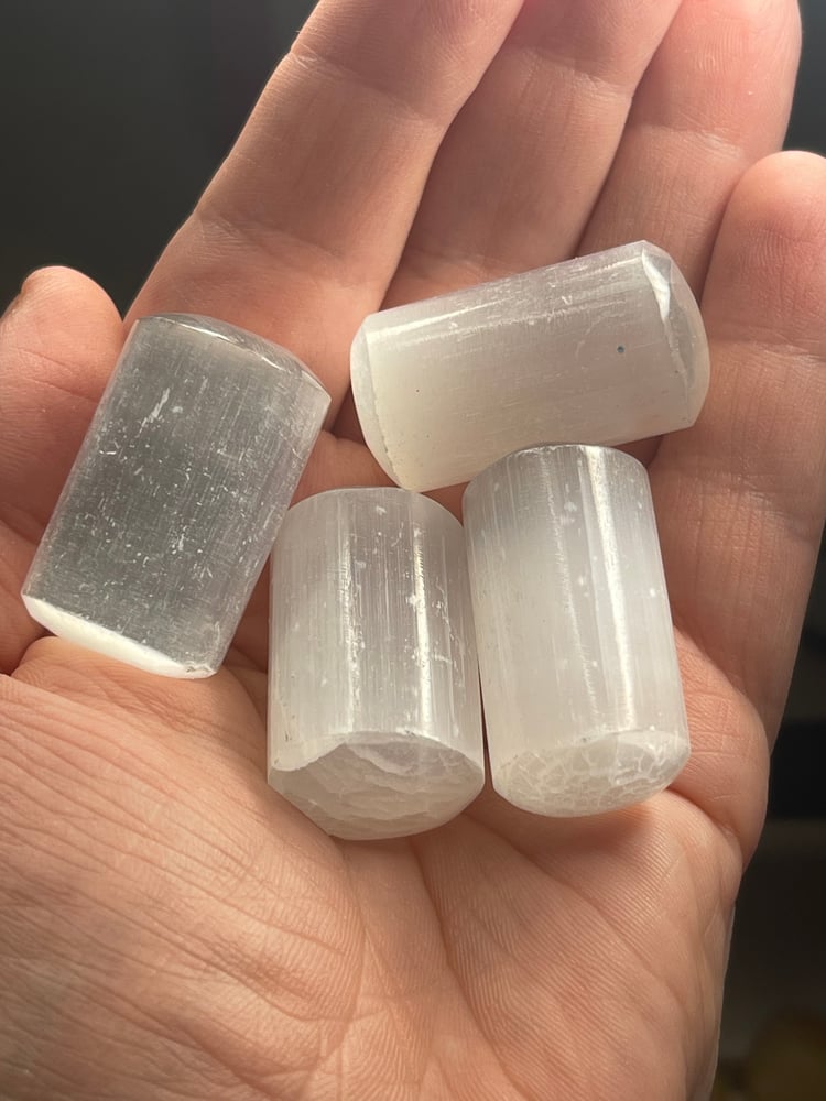 Image of Selenite tumbles 