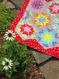 Image 4 of Magic Snowflake Quilt