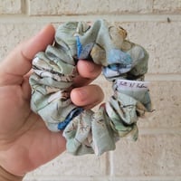 Image 2 of Linen Marita scrunchie
