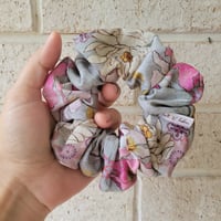 Image 3 of Linen Renatta scrunchie