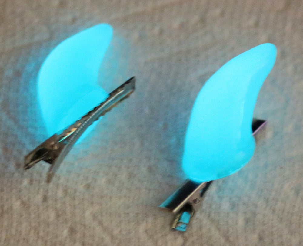 Image of Jade Shimmer Horns (Glow-in-the-Dark)