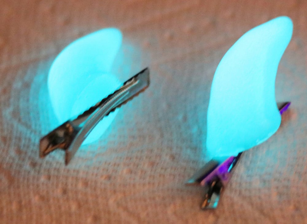 Image of Jade Shimmer Horns (Glow-in-the-Dark)