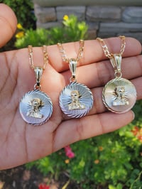 Mal Verde 3-Toned Round Necklace 