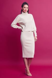 Image 2 of LUPITA - Rich Cream