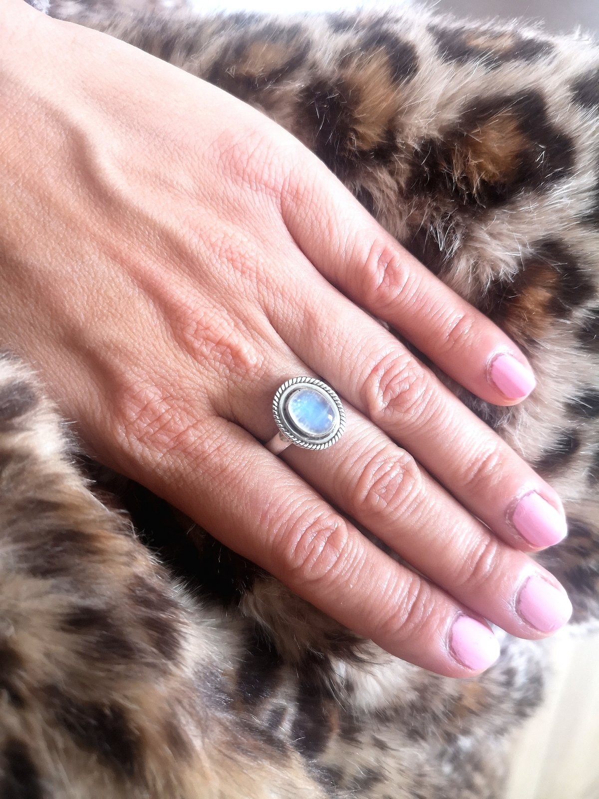 Bague de créateur en pierre de lune - bijoux Bague de créateur en pierre de lune - bijoux