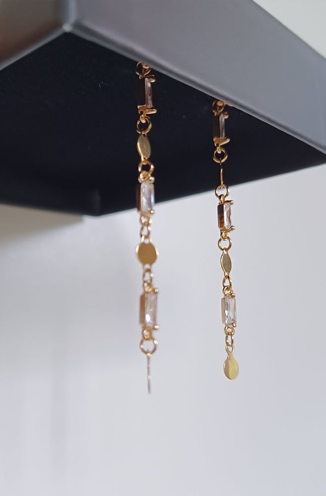 Boucles CASCADE longues Image of Boucles CASCADE longues