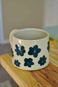 Image 2 of Lazy Daisy Mug - A20 12.5oz