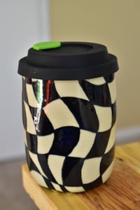 Image 2 of Wiggle Checker To Go Thumb Cup - A28 18oz