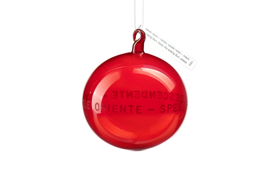 Image of "The rising sun..." red 8 cm Christmas tree ball with inscription in Latin