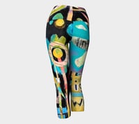 Image 2 of Flower power (Yoga capris)